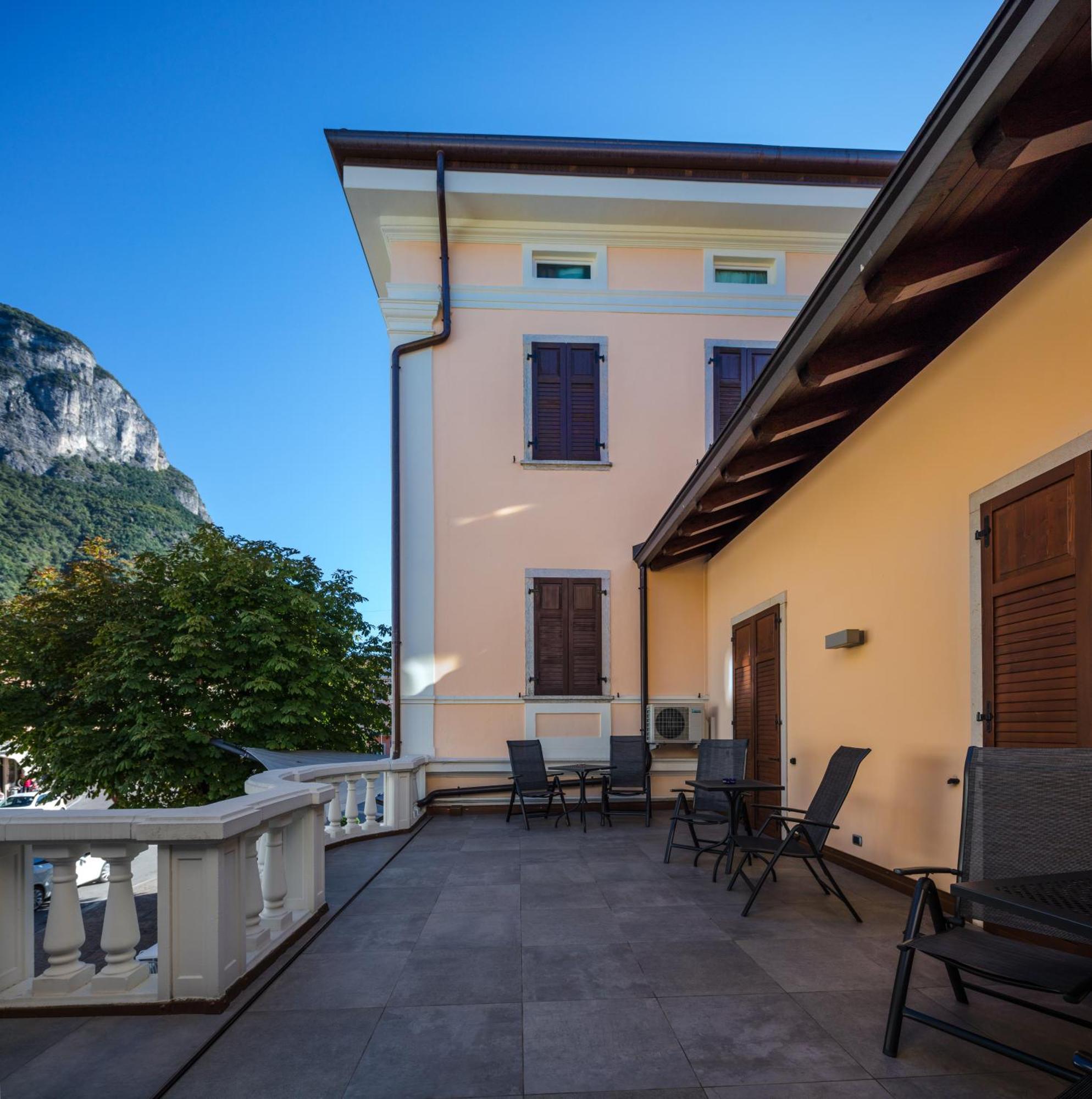 Albergo Caffe Centrale Мецокорона Екстериор снимка