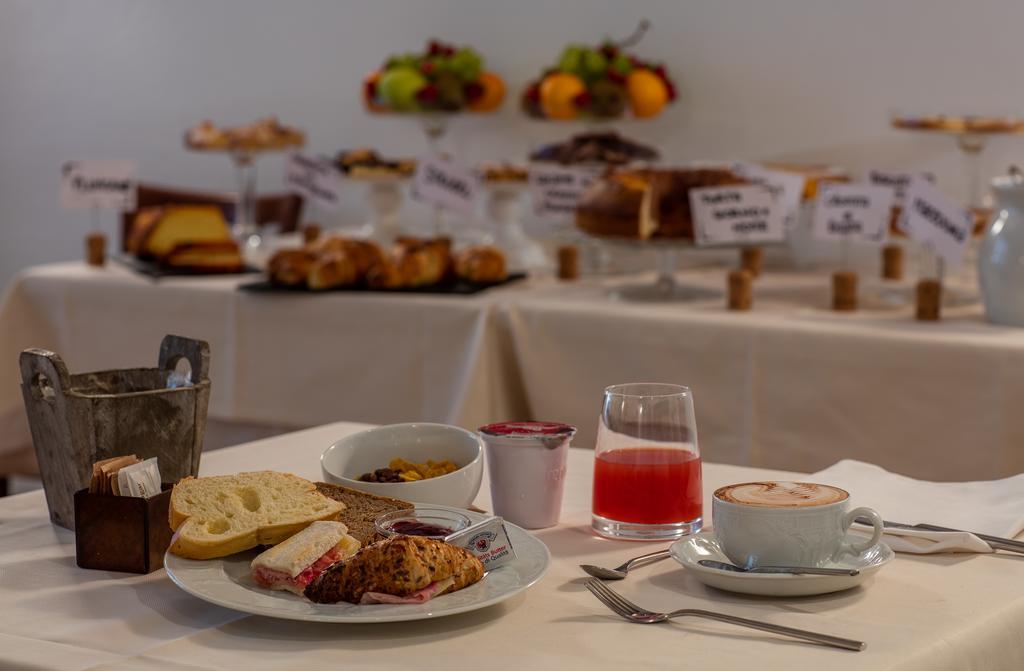 Albergo Caffe Centrale Мецокорона Екстериор снимка